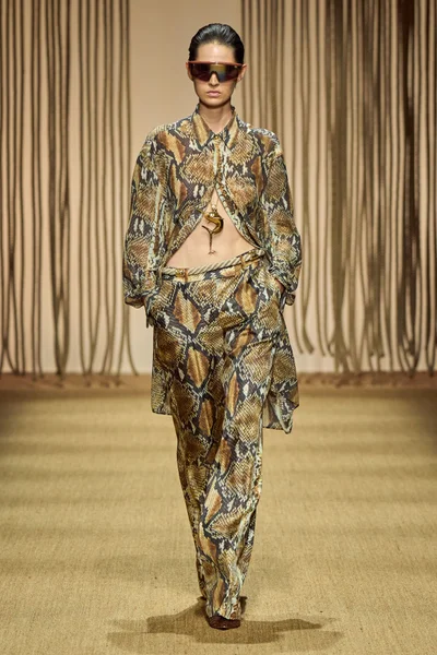 Look 25